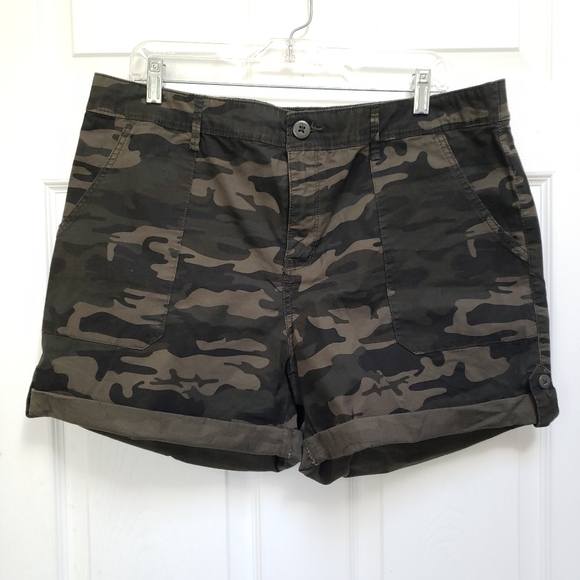 Social Standard Sanctuary Green Camo Cuffed Utility Shorts - Picture 1 of 6